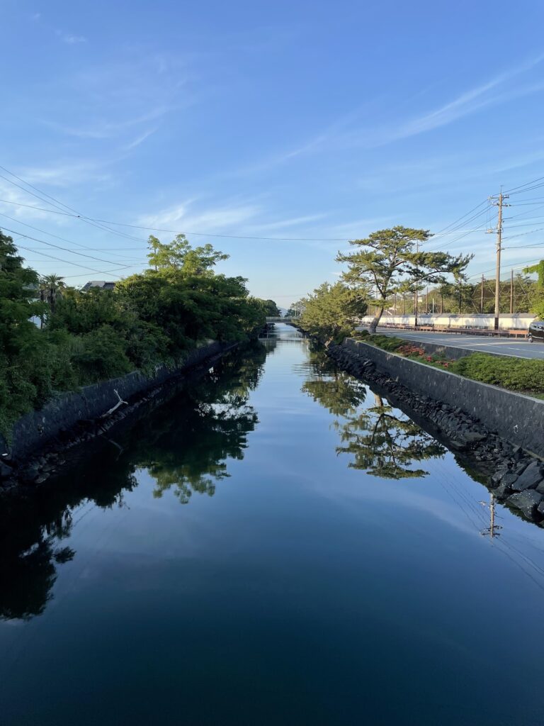 萩の川沿い