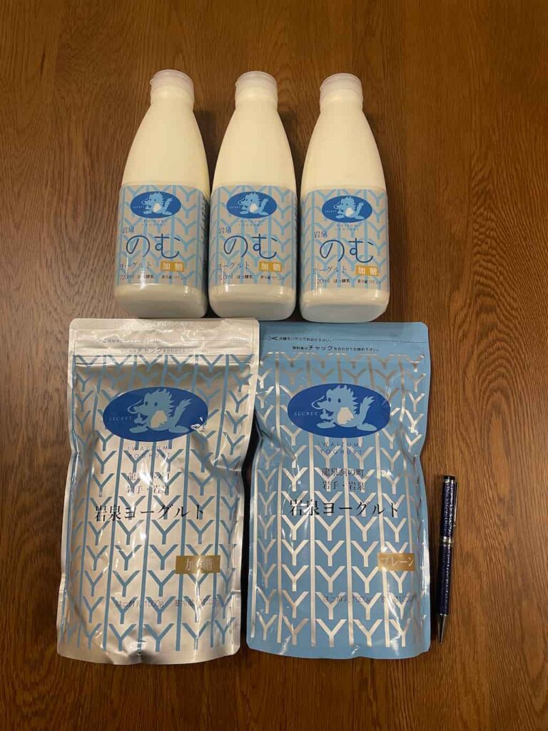 岩泉ヨーグルトの返礼品セット。大容量パウチと飲むヨーグルトの詰め合わせ。